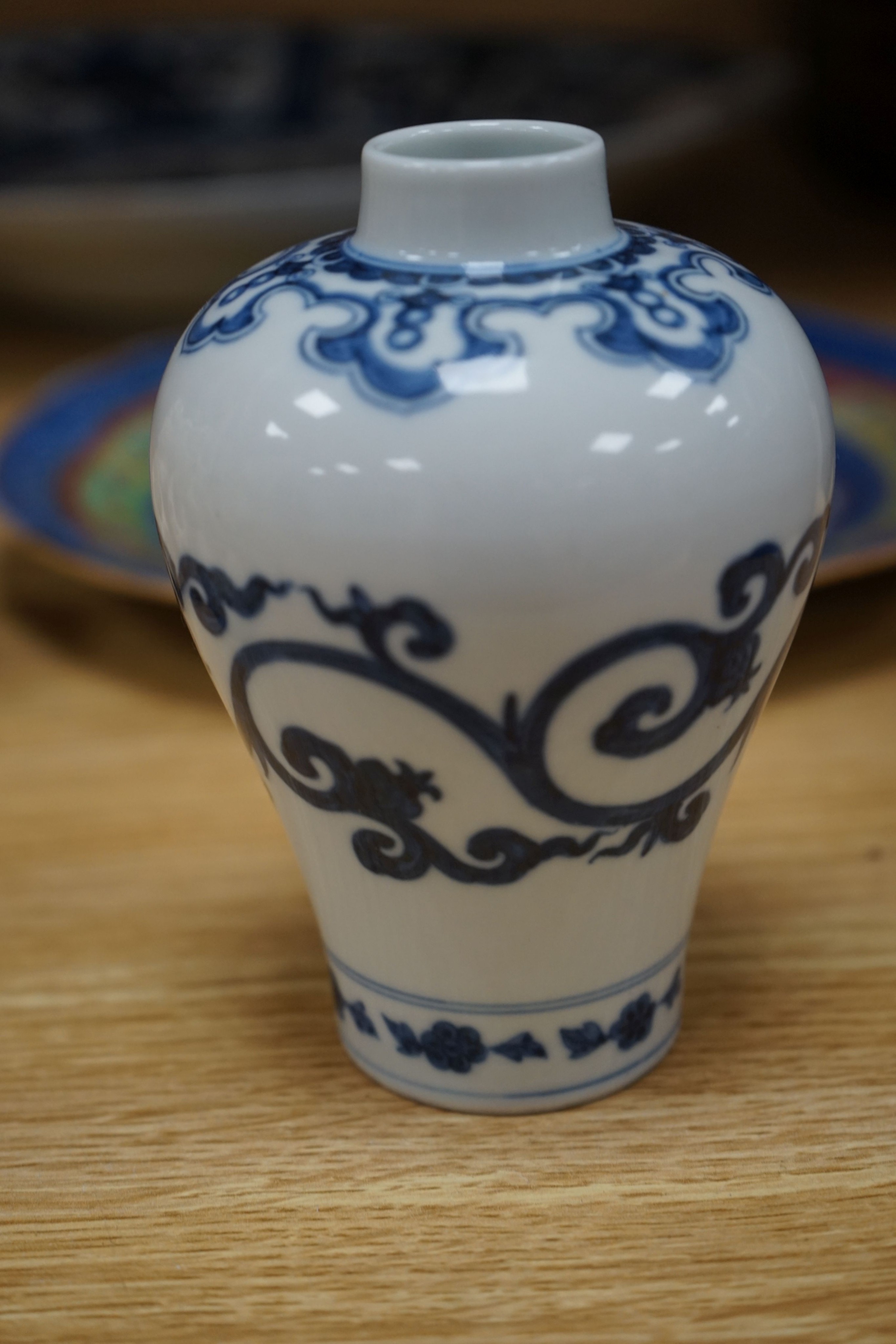 A Japanese blue and white dish, a Chinese blue and white meiping and a clobbered plate 33cm